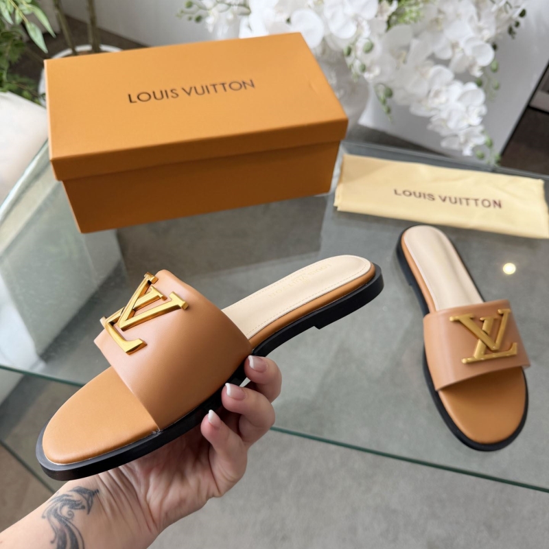 l0vis Vvtt0n slippers